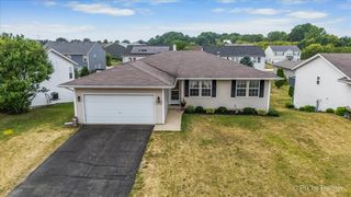 8358 Crooked Bend Rd, Roscoe, IL 61115