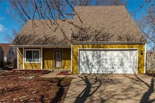 3216 Creekwood Dr, Lawrence, KS 66049