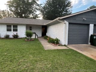 506 Barclay Rd, Muskogee, OK 74403