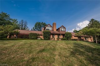 2410 Strathmore Dr NW, Canton, OH 44708