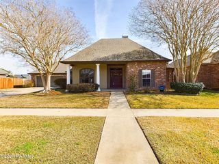 103 Cresthill Dr, Youngsville, LA 70592