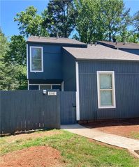 1047 Mariners Ct, Stone Mountain, GA 30083
