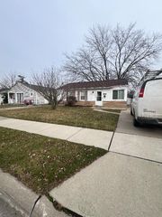 25294 Wiseman St, Roseville, MI 48066