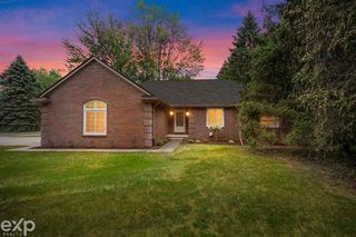 5867 Middle Branch Dr, Shelby Township, MI 48316