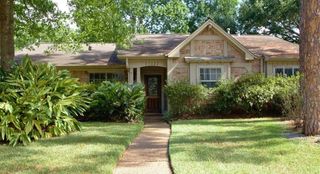 13822 Saint Marys Ln, Houston, TX 77079