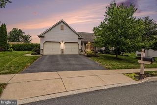 149 Whippoorwill Ln, Hummelstown, PA 17036