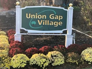 108 Overlook Dr, Clinton, NJ 08809