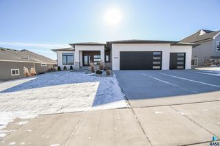 7505 E  Donnelly Dr, Sioux Falls, SD 57110