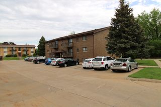 2765 Pleasant View Dr #304, Dubuque, IA 52001