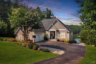1227 Moon Ridge Ln, Goodview, VA 24095