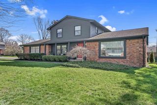 6903 Cathedral Dr, Bloomfield Hills, MI 48301