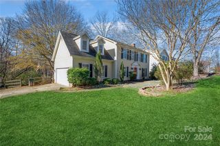 2328 Wineberry Ct, Matthews, NC 28105