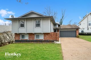 550 Treetop Trail Dr, Manchester, MO 63021