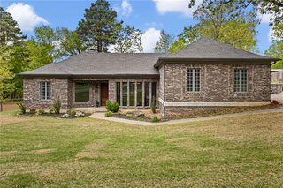 12 Live Oak Ln, Russellville, AR 72802