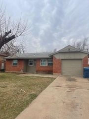 1221 McGregor Dr, Midwest City, OK 73130