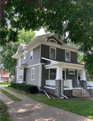 614 E  Main St, Washington, IA 52353