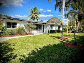 7425 SW 118th St, Pinecrest, FL 33156