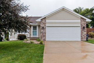 1200 English Ln   NE, Cedar Rapids, IA 52402
