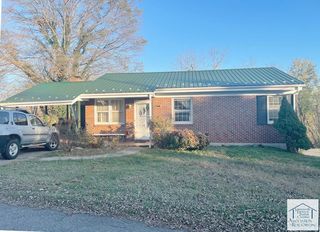 303 Oakhurst Dr, Stuart, VA 24171