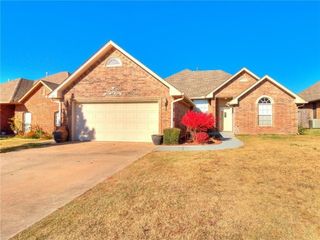 625 E  Elder Ln, Mustang, OK 73064
