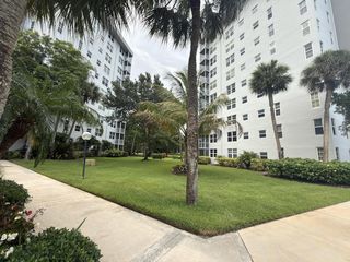 625 Oaks Drive #305, Pompano Beach, FL 33069
