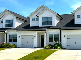 105 Aleppo Ln, Greer, SC 29651