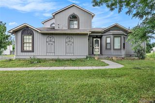 3450 Pine Creek Dr, Brighton, MI 48114