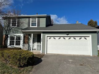 288 Pebbleview Dr, Rochester, NY 14612