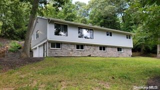 5 Bridle Path Road, Smithtown, NY 11787