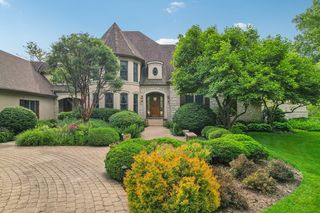 38W055 Deerpath Rd, Batavia, IL 60510