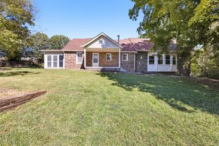 1007 Central Dr, Hixson, TN 37343