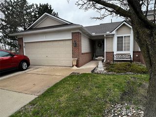 21740 Adams Dr, Riverview, MI 48193