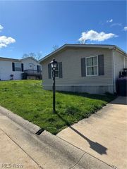 1013 Overlook Dr SW, Canton, OH 44706
