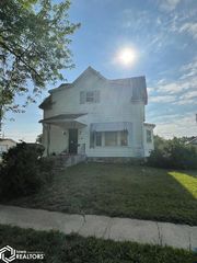304 S  Clinton St, Albia, IA 52531