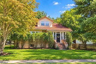580 Wyckoff Ave, Mahwah, NJ 07430