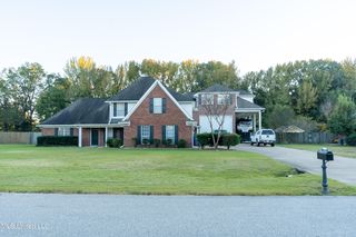 2465 Wood Hill Dr, Horn Lake, MS 38637