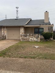 1304B Conway Dr, San Marcos, TX 78666