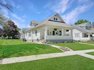 210 N  Fairview Ave, Freeport, IL 61032