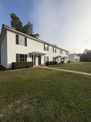 169 Fountain Dr #169, Bainbridge, GA 39819