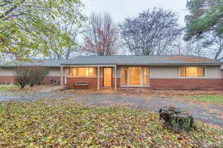 2443 Ivanhoe Dr, West Bloomfield, MI 48324