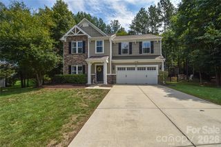 137 Poplin Pl, Lake Wylie, SC 29710