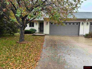 1826 W  Welco Dr, Saint Peter, MN 56082