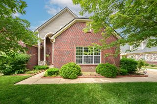 2114 Preserve Cir  E, Canton, MI 48188