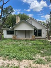 318 W  Mae Dr, Kerrville, TX 78028