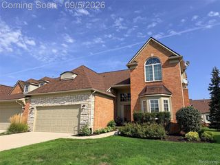 37126 Southwind Ct, Farmington, MI 48331