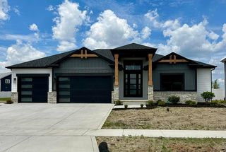 2122 Louis Dr, Crown Point, IN 46307