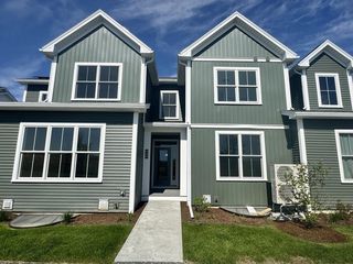 449 Old Farm Road, South Burlington, VT 05403
