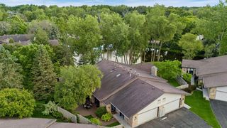 1151 Black Oaks Ln N, Plymouth, MN 55447