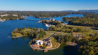 1 Bridgewater Grande Dr, Moneta, VA 24121