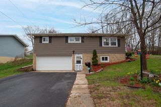 821 E  Edgewater St, Portage, WI 53901